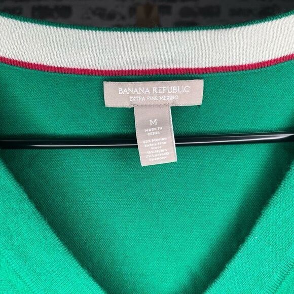 Banana Republic | women green extra fine merino wool v-neck sweater - Picture 2 of 8
